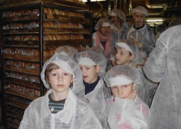 Priešmokyklinukų ir lavinamųjų klasių mokinių išvyka į UAB Molupis kepyklą