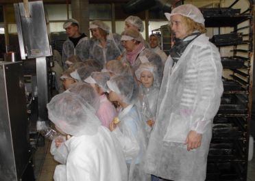 Priešmokyklinukų ir lavinamųjų klasių mokinių išvyka į UAB Molupis kepyklą